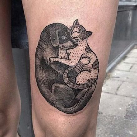 动物拥抱在一起的创意纹身图案作品