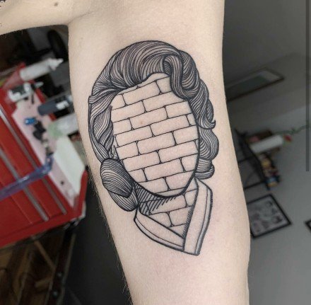 黑灰抽象风格的个性人头纹身图