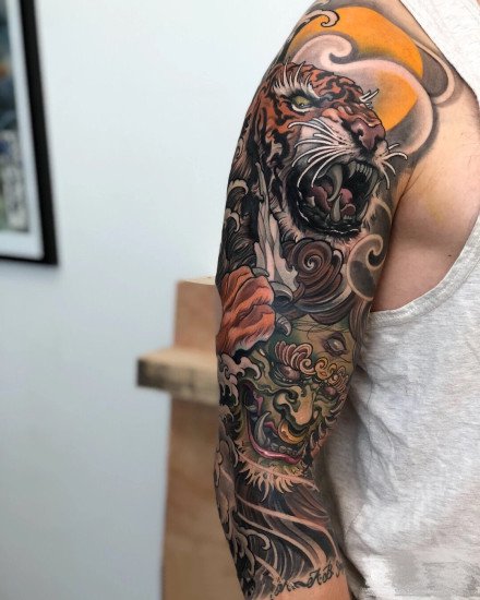 新传统风格的大花臂纹身作品图片