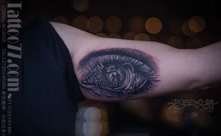 9张男生大臂内侧的小纹身作品欣赏