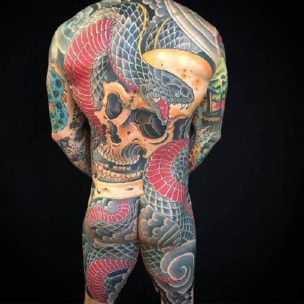 传统风格的大满背全胛纹身作品