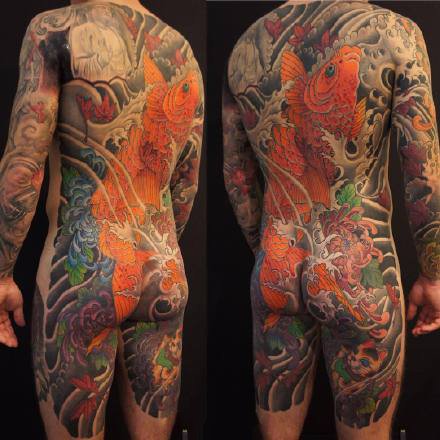 传统风格的大满背全胛纹身作品