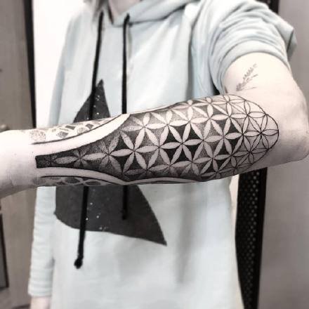 9张包小臂的黑色点刺梵花图腾纹身图案+