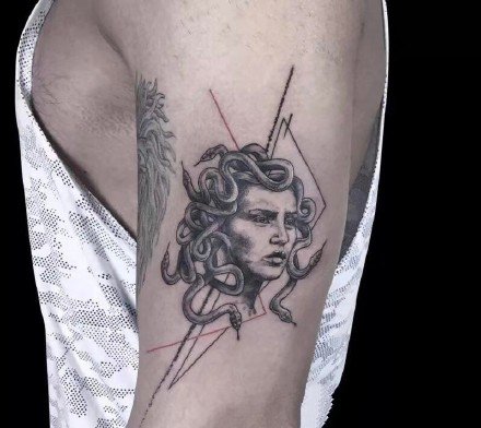 很有创意的几张线条几何纹身图片