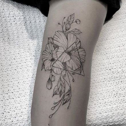 手臂上几何线条的一组小清新纹身图案9张