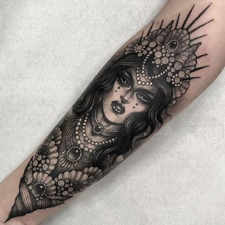 包大臂的9张暗黑女郎纹身图案