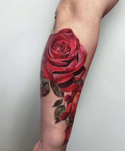 红色newschool风格的花朵纹身图案