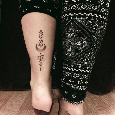 漂亮的小腿后部小清新纹身图案作品