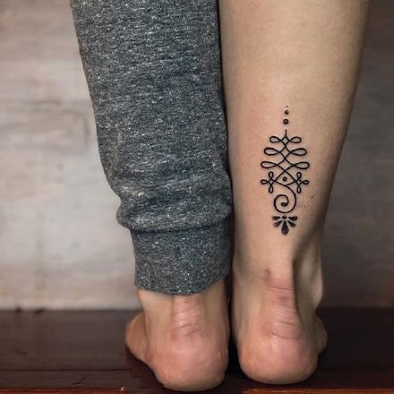 漂亮的小腿后部小清新纹身图案作品