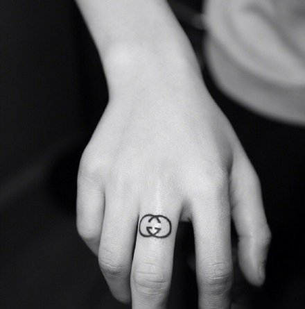 18组纹在手指上的超简约不显眼小纹身