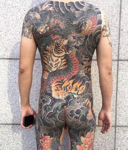 老传统风格的男性帅气纹身图片9张