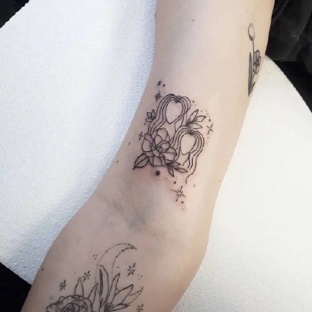 适合小臂的超简约可爱小纹身图18张