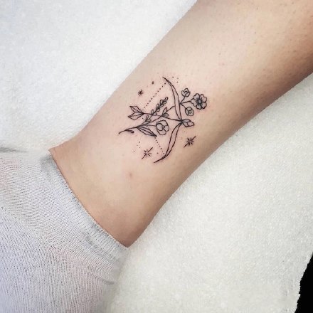 适合小臂的超简约可爱小纹身图18张