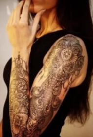 漂亮性感的花臂女生图片欣赏