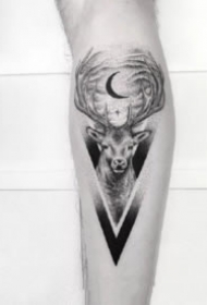 小臂上的黑色几何点刺纹身图