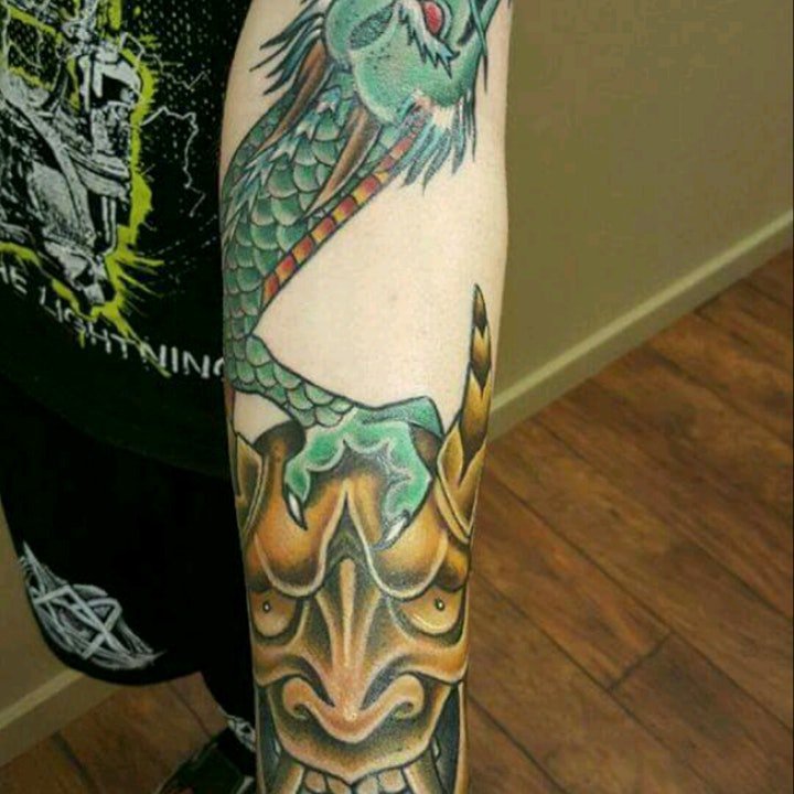 青龙纹身图案 男生身体各部位风格的青龙和龙图腾纹身图案10张