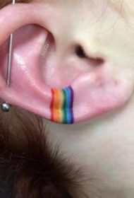 纹身耳朵  简约而又清新靓丽的耳朵部位纹身图案