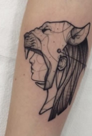 黑灰抽象风格的个性人头纹身图缩略频道推荐图