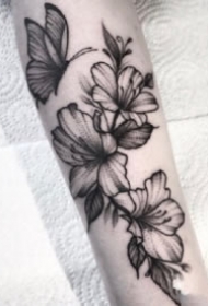 18组漂亮的黑灰线条纹身图案作品