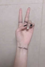 18组纹在手指上的超简约不显眼小纹身