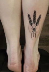 漂亮的小腿后部小清新纹身图案作品