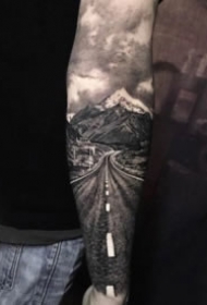 机车爱好者喜欢的炫酷立体纹身