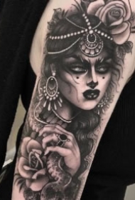 包大臂的9张暗黑女郎纹身图案