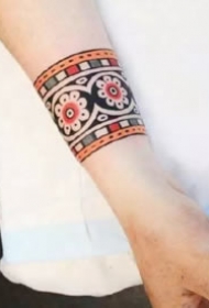 精致的oldschool风格的纹身手环图