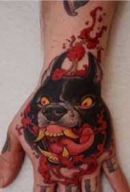 满手背上的彩色school纹身作品