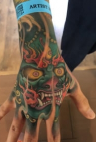 18组传统的传统满手背纹身图案