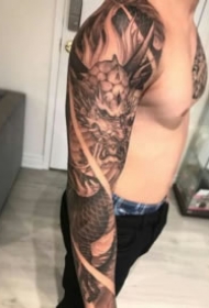 9张包大臂的新传统纹身图案缩略频道推荐图