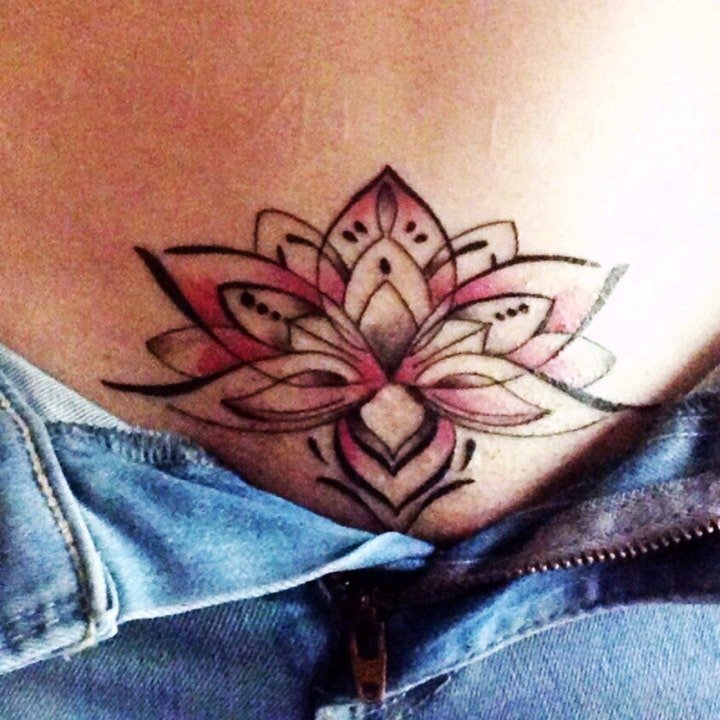 纹身莲花  9张冰清玉洁的莲花纹身图案