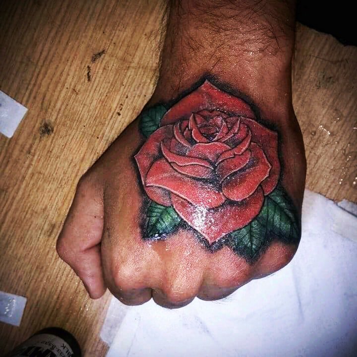 玫瑰纹身图  一组娇艳美丽的玫瑰纹身图案