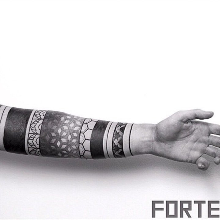 纹身黑色  部落气息浓厚的黑色图腾纹身图案