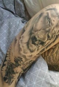 天使翅膀纹身图案 多款黑灰色调带翅膀的天使纹身图案