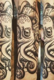 黑灰手臂纹身 一组十分有个性的黑灰花臂纹身图案