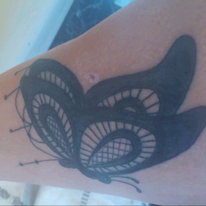 纹身小蝴蝶图案  轻捷飘逸的小蝴蝶纹身图案