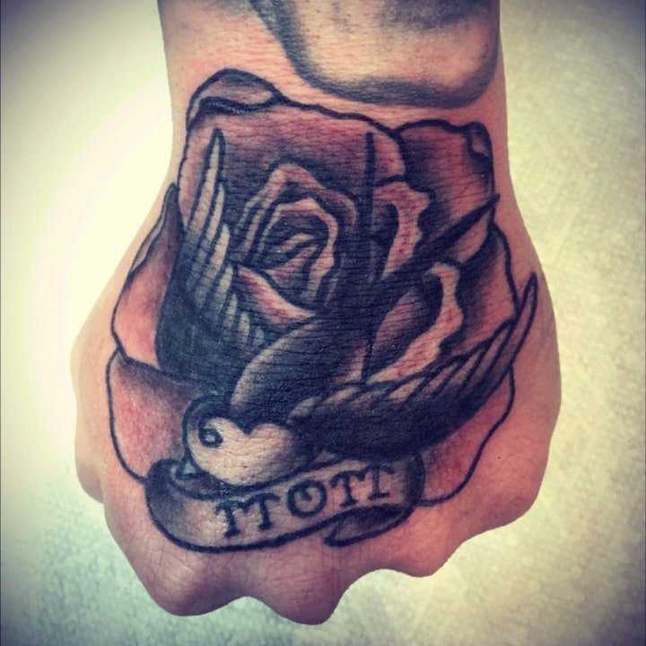 纹身燕子   振翅高飞的漂亮燕子主题纹身图案