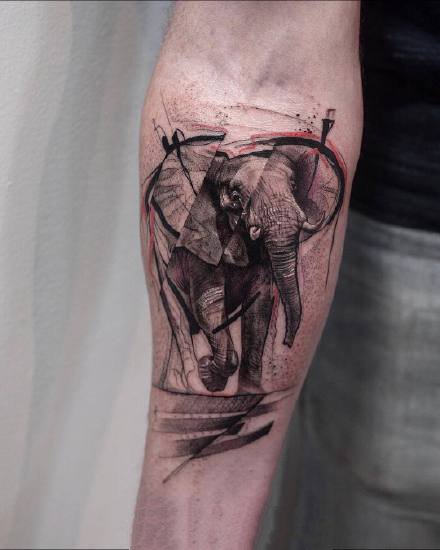 一组手臂上的暗黑动物纹身图案