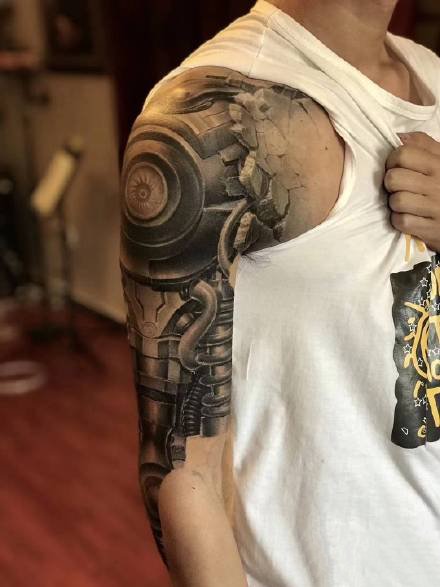 适合男性的机械3d手臂纹身图案