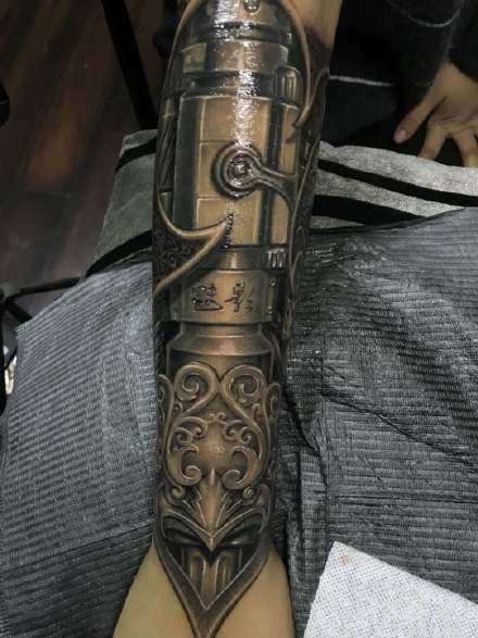 适合男性的机械3d手臂纹身图案