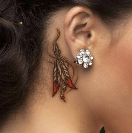 女生耳朵后面的小清新耳根纹身作品