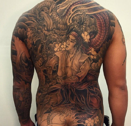 霸气的新传统大满背纹身作品图