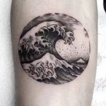 海浪主题的9张浪花纹身图片