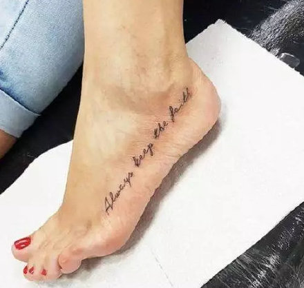 适合脚背的9张脚部纹身作品图