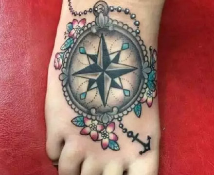 适合脚背的9张脚部纹身作品图