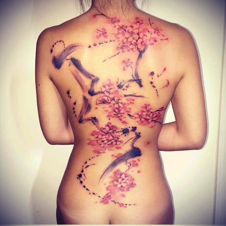 纹身图案花朵 适合女人漂亮的彩色的小花朵纹身图案