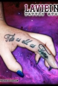 花体英文纹身 设计感很强的花体英文纹身图案