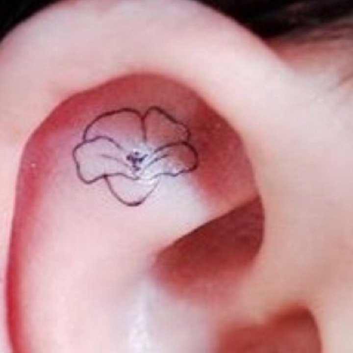 纹身耳朵小图 技巧性十足的迷你9张耳朵纹身图案