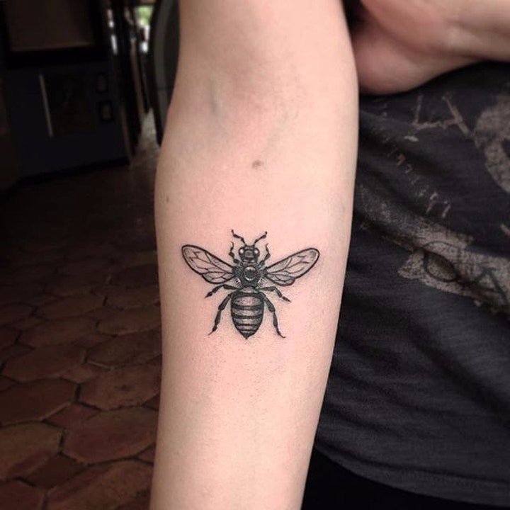 小蜜蜂纹身图案 多款各风格的动物小蜜蜂纹身图案
